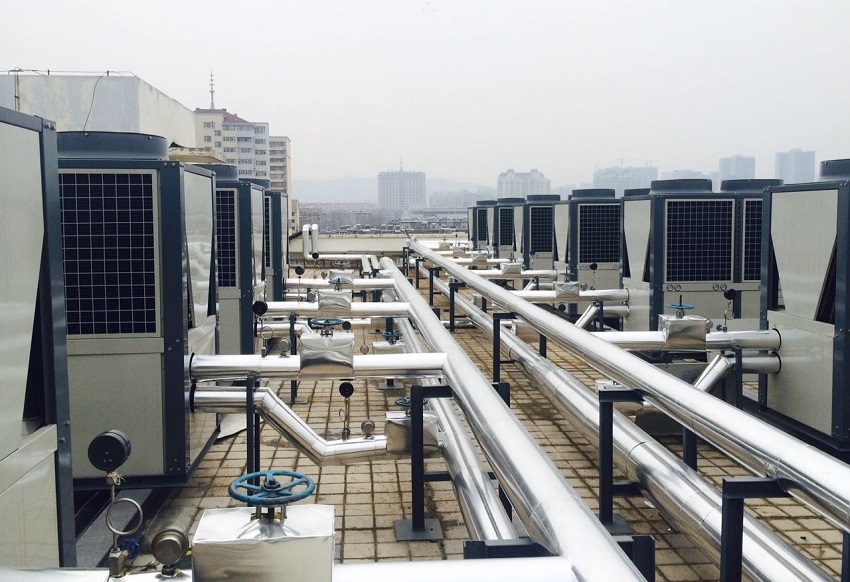 空气能地暖管加什么水